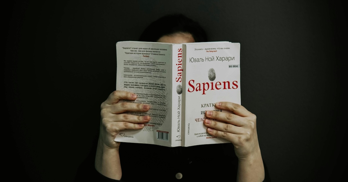 Book Summary of “Sapiens” by Yuval Noah Harari | Detailed Review and Analysis
